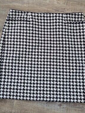 White House Black Market Black and White Houndstooth Pencil Skirt